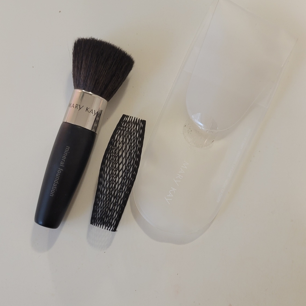 Mary Kay mineral foundation brush